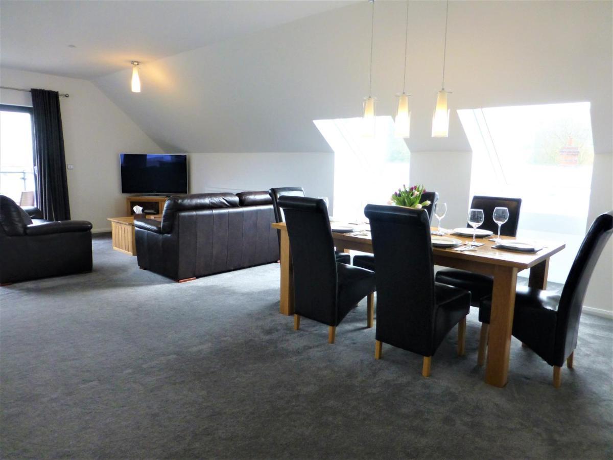 Gerycastell Luxury Holiday Apartment With Stunning Views & Ev Station Point Carmarthen Exterior foto